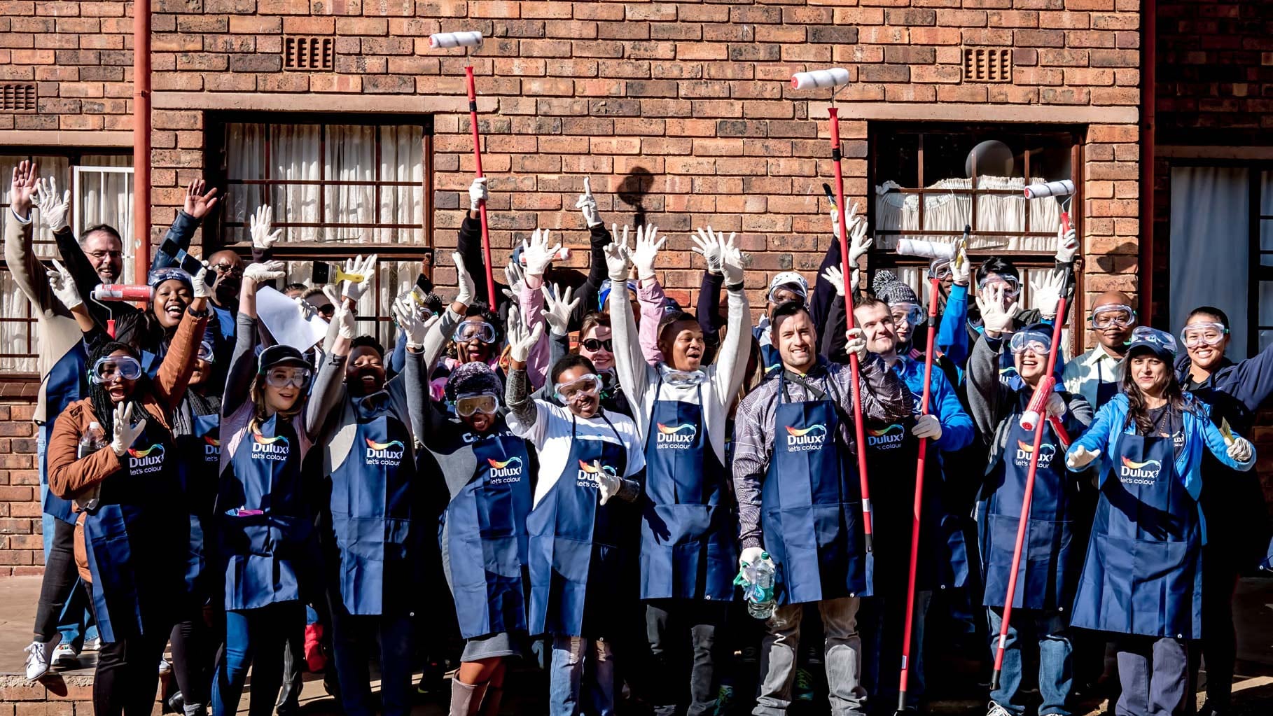 brand-lets-colour-transforming-communities-market-303